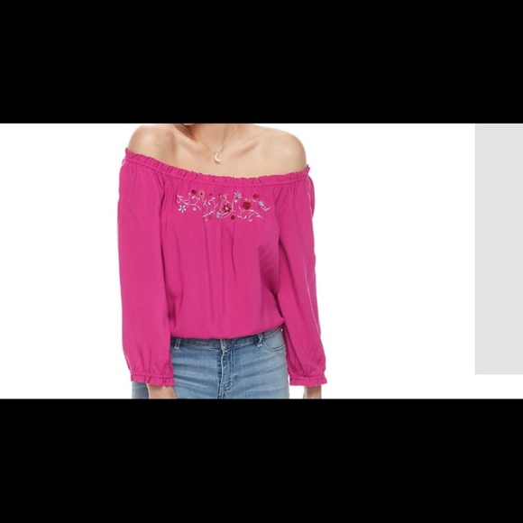 Candie’s off-the-shoulder Top - Picture 7 of 7